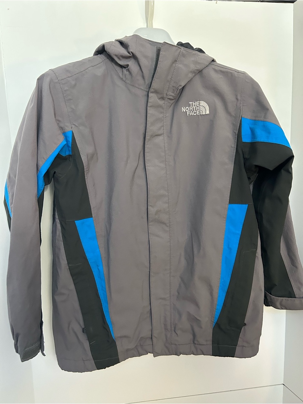 The North Face Gray Jacket with Blue Accents Kids' coat R1